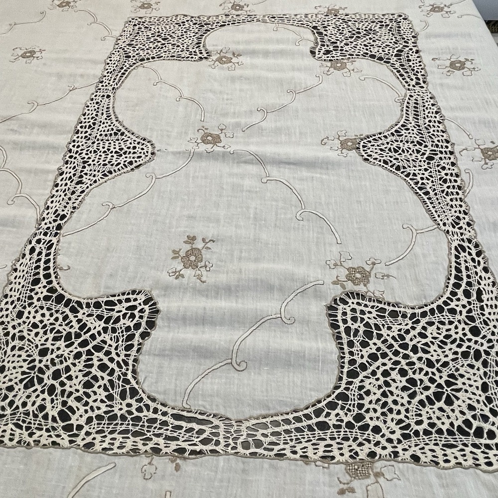 Vintage Linen Embroidered Crochet Tablecloth 6 Napkins Set Floral Scalloped Edge